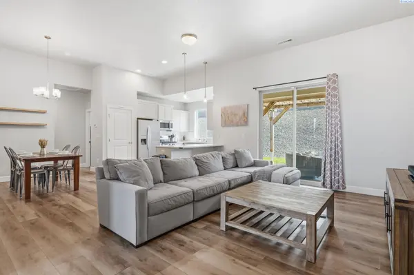 7025 Collins Rd, West Richland, WA 99353