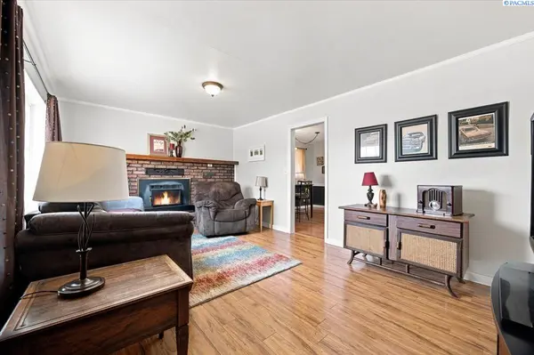 738 E 4th Ave, Kennewick, WA 99336