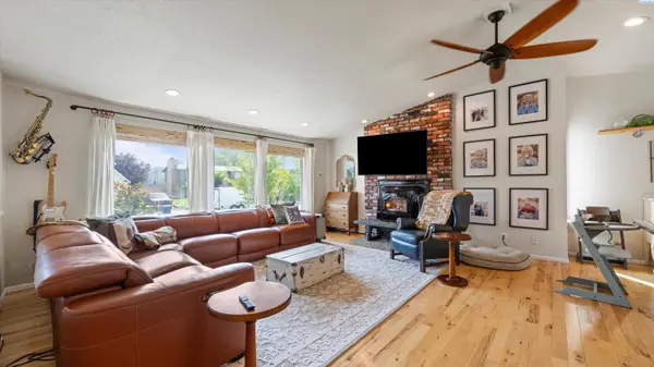 166 Oakland St, Richland, WA 99352