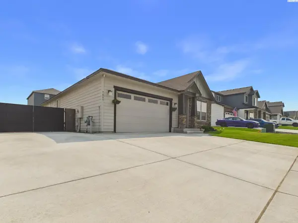 7889 Blanchard Lp, West Richland, WA 99353