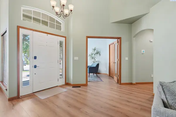 143 Mesa Drive, Richland, WA 99352