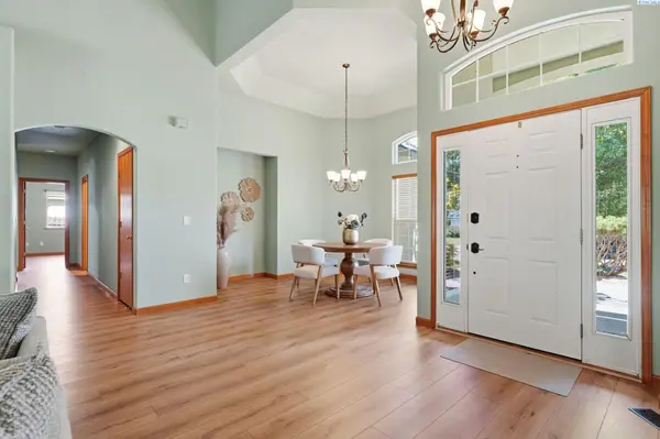 143 Mesa Drive, Richland, WA 99352