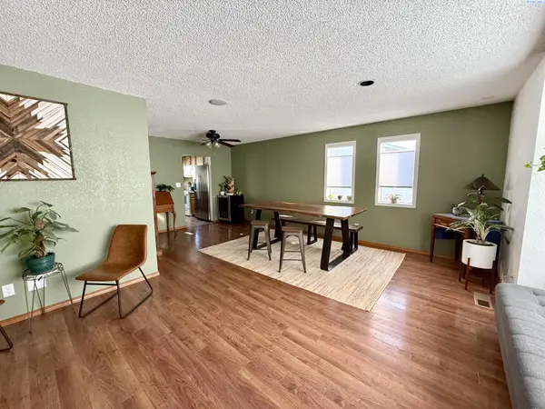 3611 S BENTON PL, Kennewick, WA 99337-5151