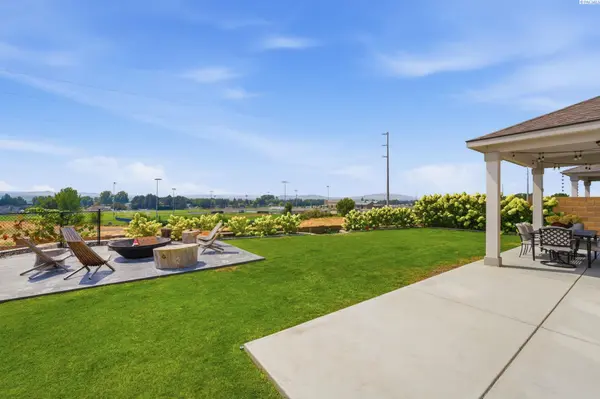 7602 Massey Dr, Pasco, WA 99301