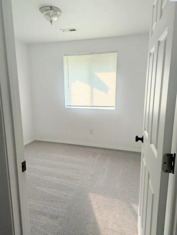 3142 Primrose St, West Richland, WA 99353