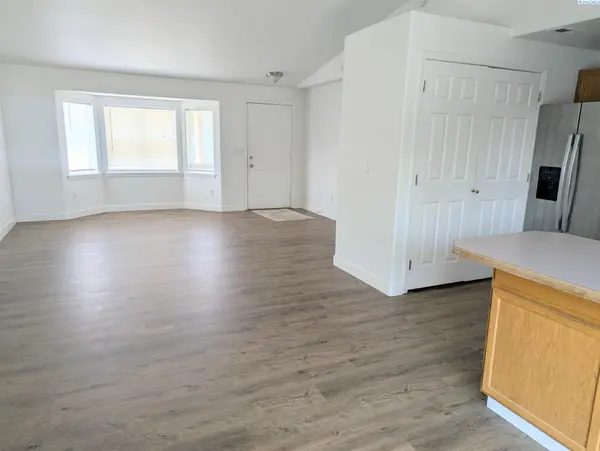 3142 Primrose St, West Richland, WA 99353
