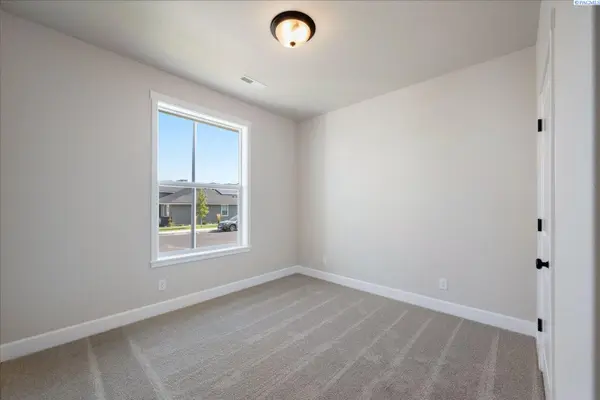 7243 W 29th Place, Kennewick, WA 99338