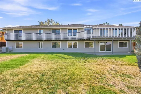 1104 Fellows Dr, Yakima, WA 98908-2204