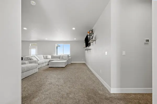 21004 E Plum Pl, Benton City, WA 99320