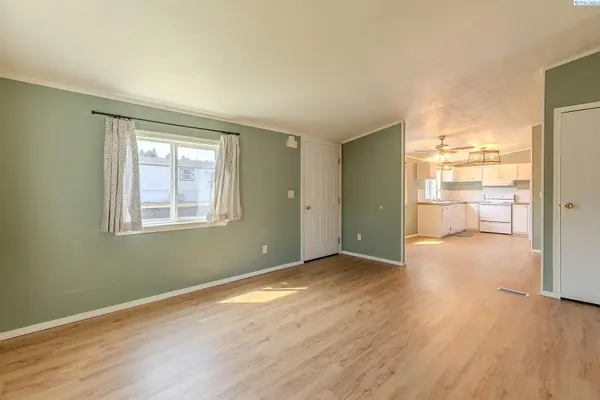 260 NW Golden Hills Dr #7, Pullman, WA 99163