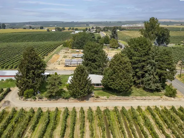2040 Olmstead Rd, Grandview, WA 98930