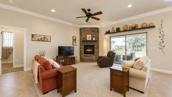 2994 Riverbend Drive, Richland, WA 99354