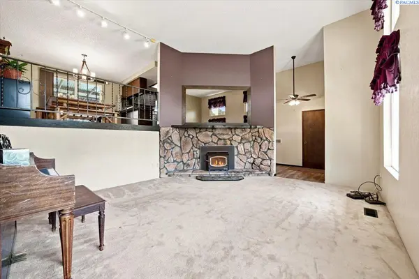 95404 E Reata Rd, Kennewick, WA 99338