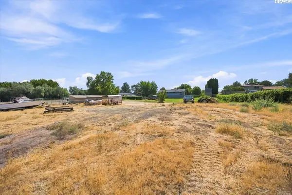 95404 E Reata Rd, Kennewick, WA 99338