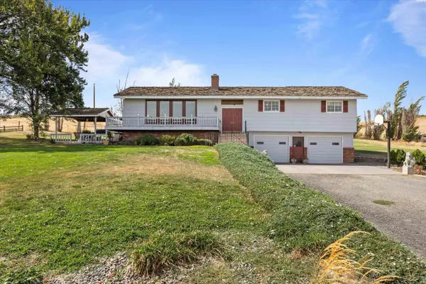 697 Conrad Road, Touchet, WA 99360-9553