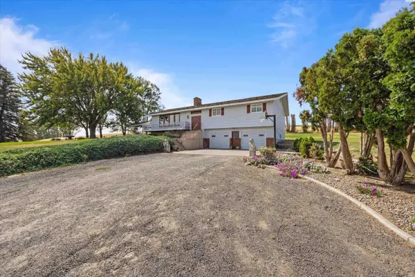 697 Conrad Road, Touchet, WA 99360-9553