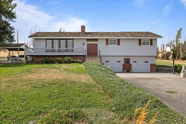 697 Conrad Road, Touchet, WA 99360-9553
