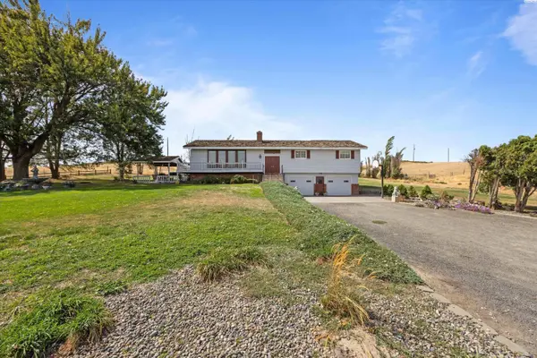 697 Conrad Road, Touchet, WA 99360-9553