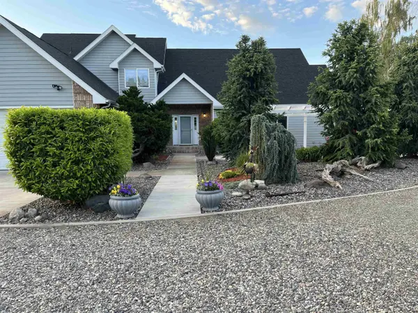 45204 E Shannon, West Richland, WA 99353-8705