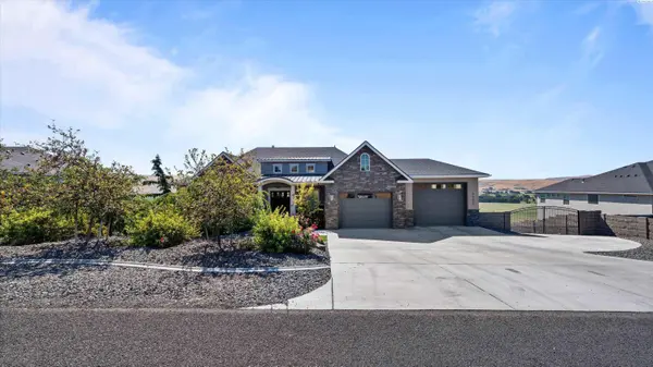 73403 E Grand Bluff Loop, Kennewick, WA 99338