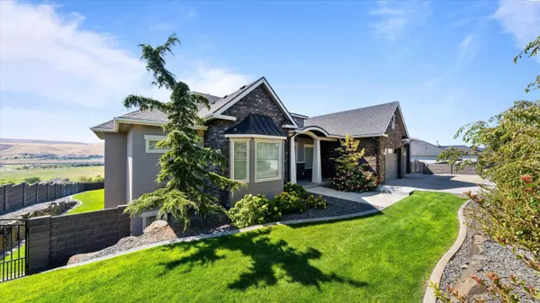 73403 E Grand Bluff Loop, Kennewick, WA 99338