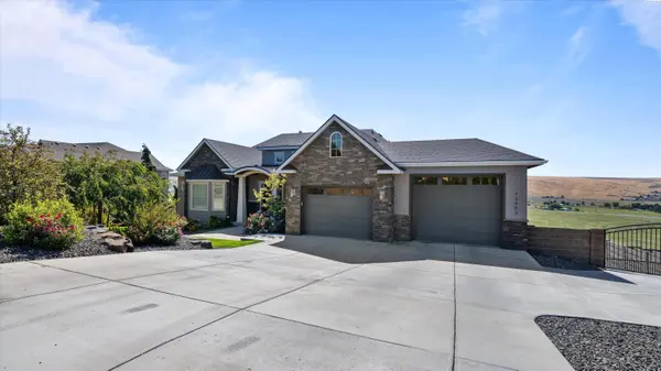 73403 E Grand Bluff Loop, Kennewick, WA 99338