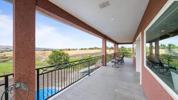 27446 N Case Rd, Prosser, WA 99350