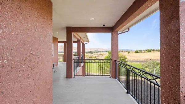 27446 N Case Rd, Prosser, WA 99350