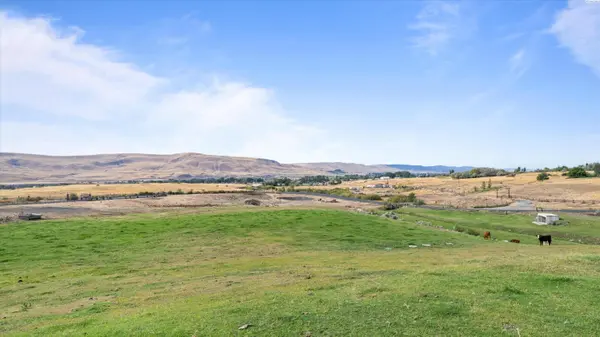 27446 N Case Rd, Prosser, WA 99350
