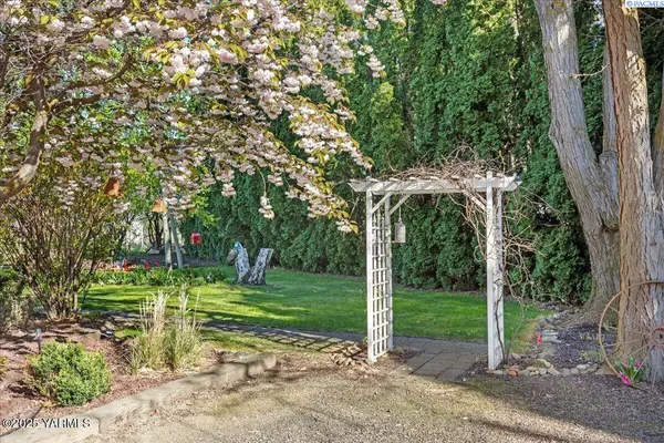 10401 N 1739 PR NW, Grandview, WA 98930