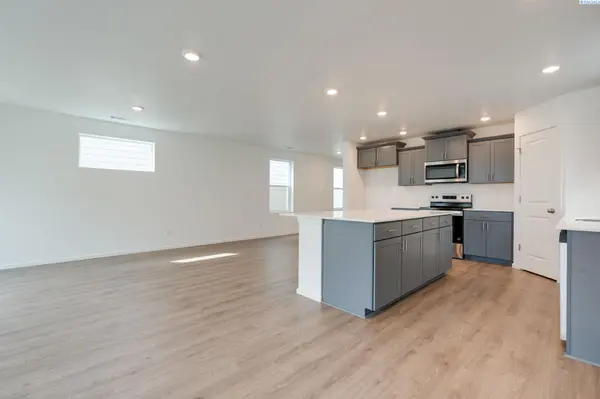 6528 Polar Dr, Pasco, WA 99301