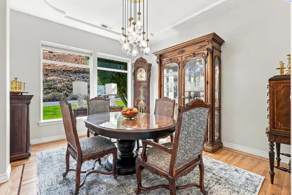 292 Meadow Hills dr., Richland, WA 99352