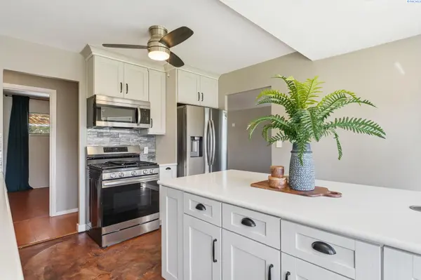 357 Cottonwood Drive, Richland, WA 99352