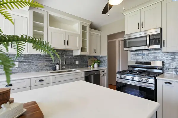 357 Cottonwood Drive, Richland, WA 99352