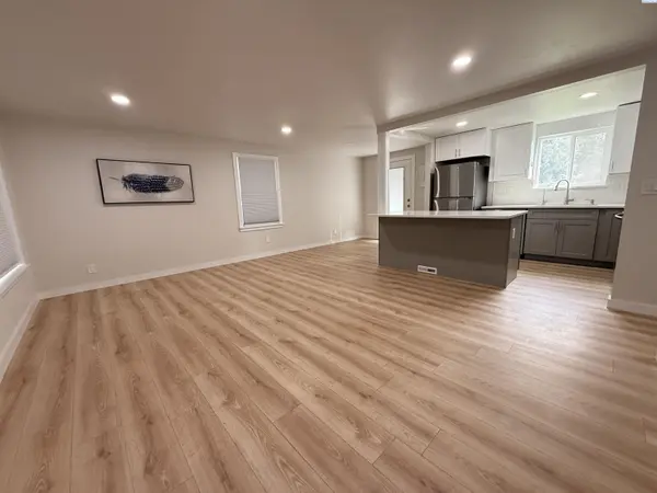 509 Crescesnt Dr, Grandview, WA 98930