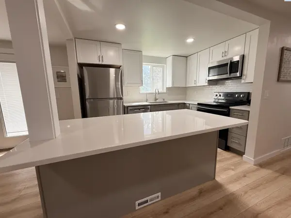 509 Crescesnt Dr, Grandview, WA 98930