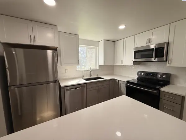 509 Crescesnt Dr, Grandview, WA 98930