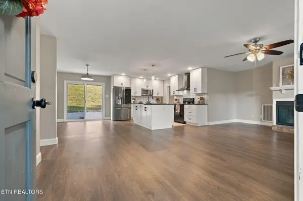6130 Grove Drive, Knoxville, TN 37918
