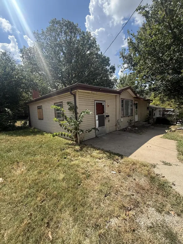 1306 W Talmage ST, Springfield, MO 65803