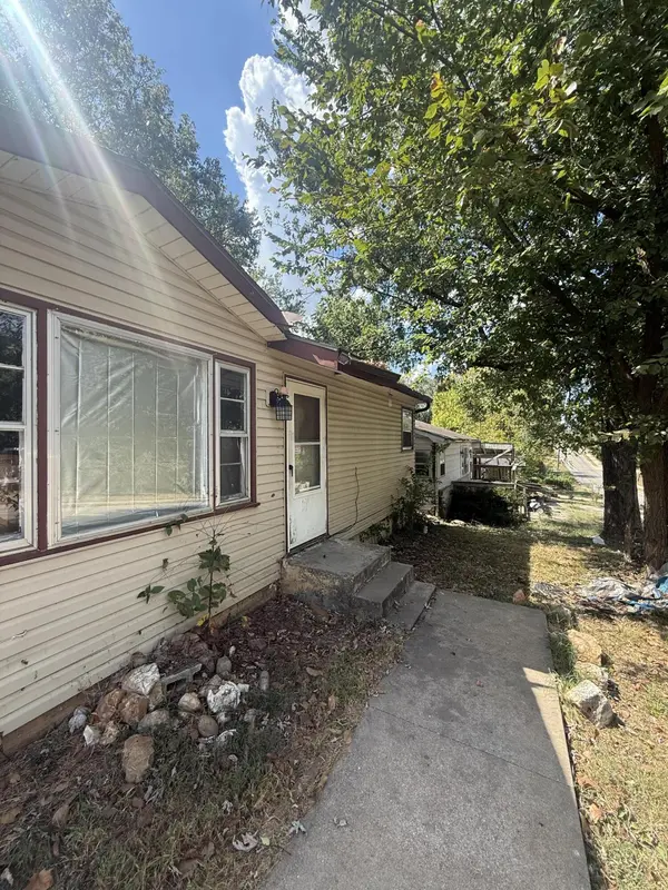1306 W Talmage ST, Springfield, MO 65803