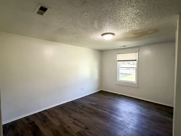 2936 W Walnut ST, Springfield, MO 65802