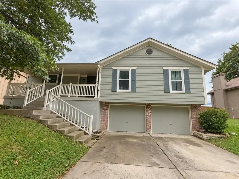 2121 NW Hidden Pointe CT, Blue Springs, MO 64015