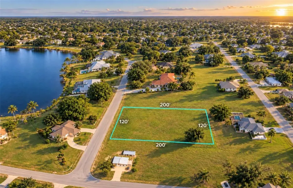 417 LEXINGTON DR, Sebring, FL 33876