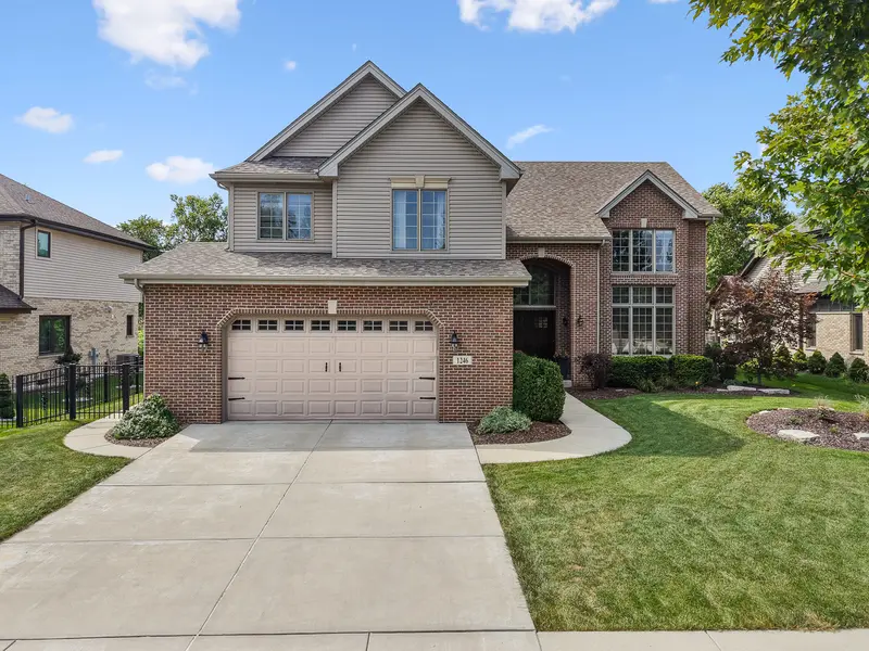 1246 Chatham DR, Lemont, IL 60439