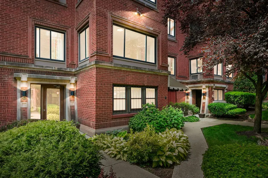 918 W Sunnyside AVE #1B, Chicago, IL 60640