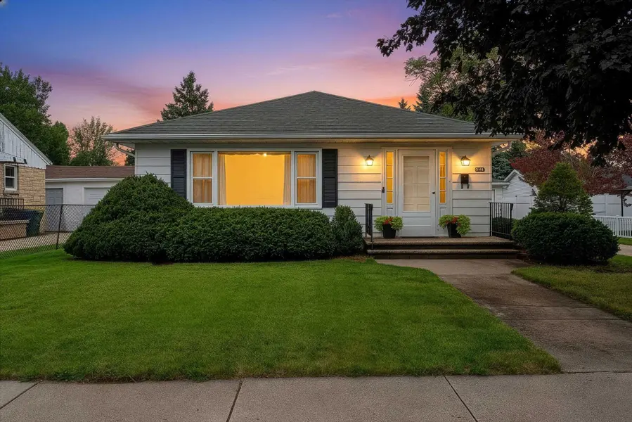 994 ROSCOE ST, Green Bay, WI 54304-3469