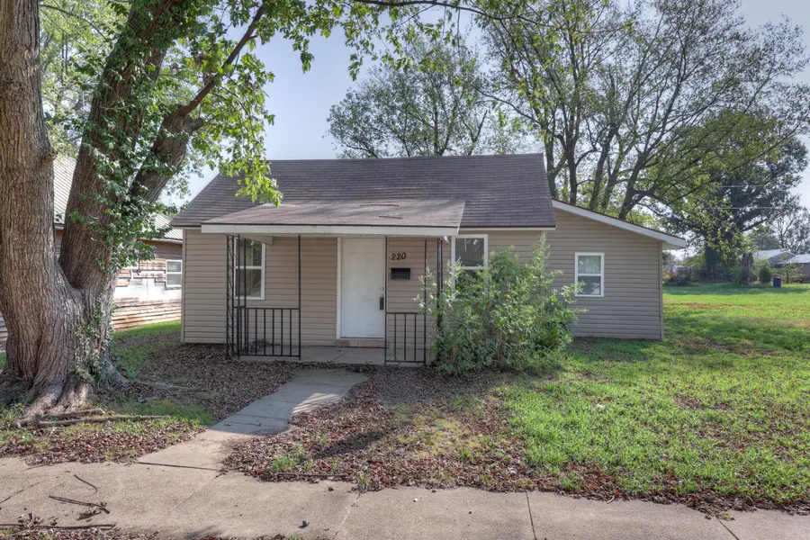 220 N Ohio AVE, Columbus, KS 66725