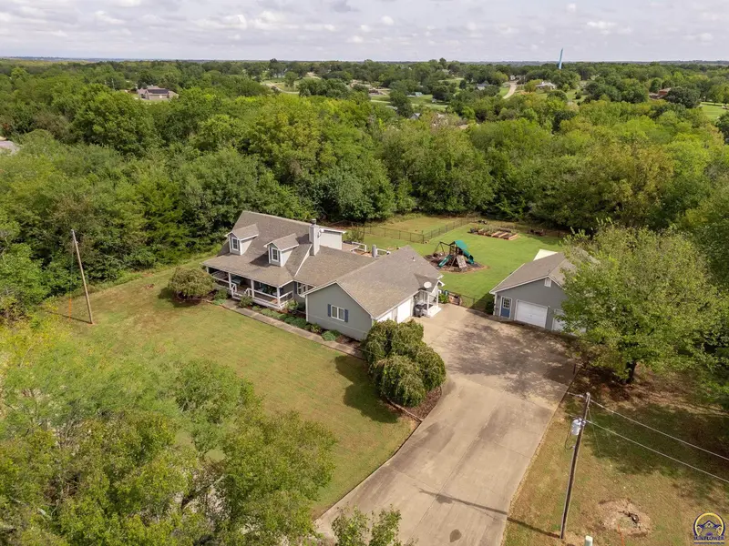 6288 Ridgeview DR, Ozawkie, KS 66070