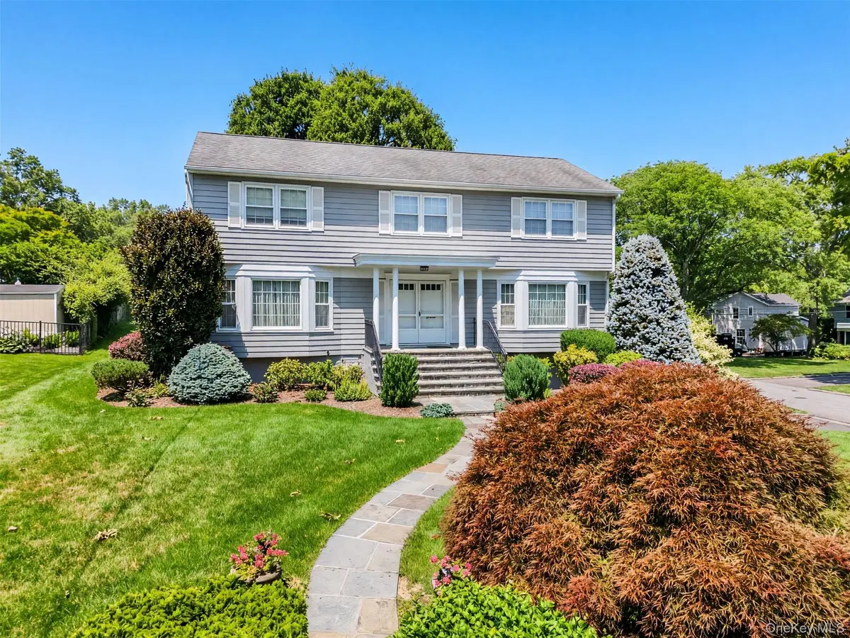 1 Parkwood PL, Rye Brook, NY 10573