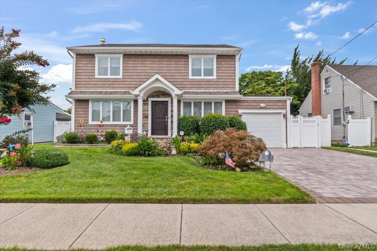 28 Lee AVE, Bethpage, NY 11714